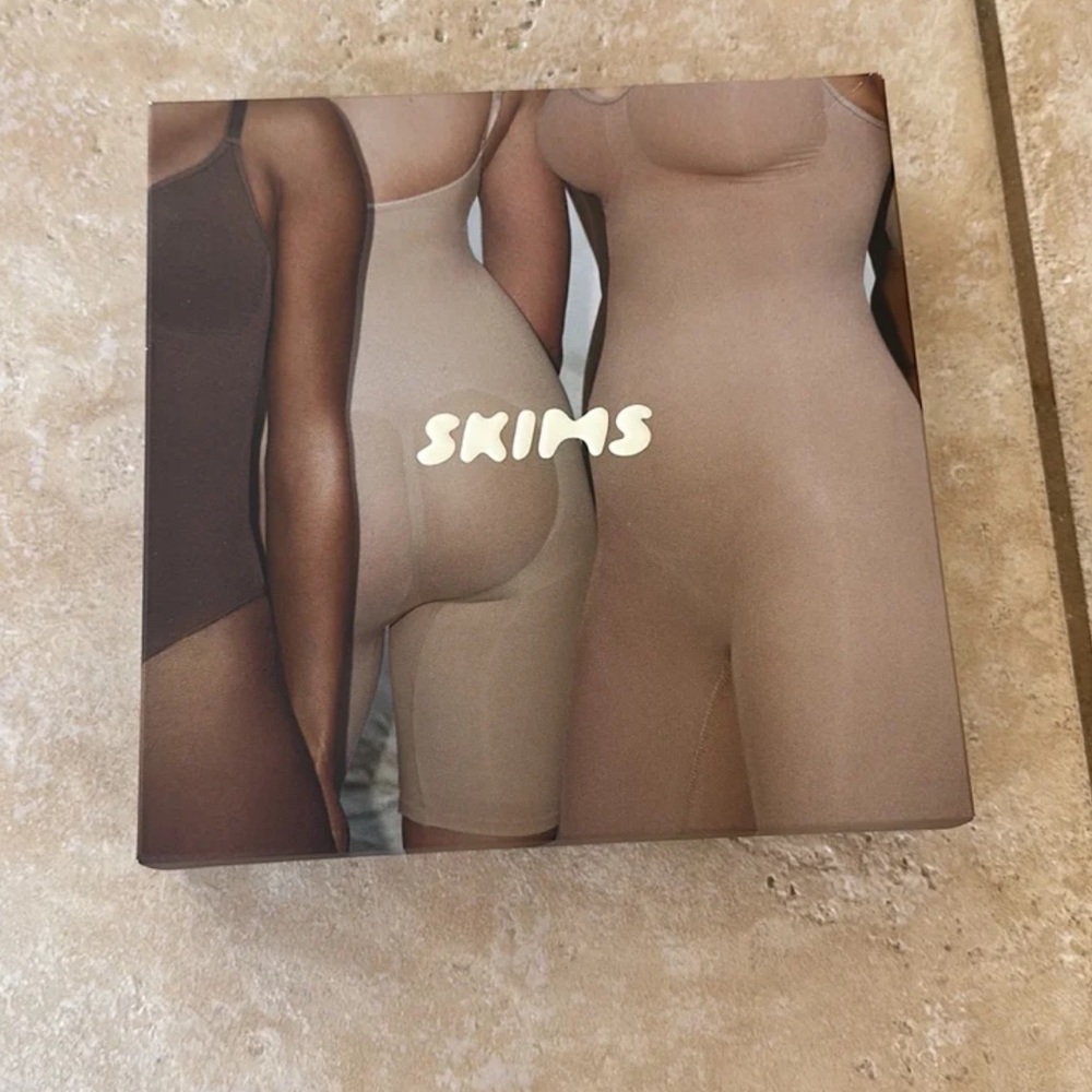 Skims SCULPTING Body Suit